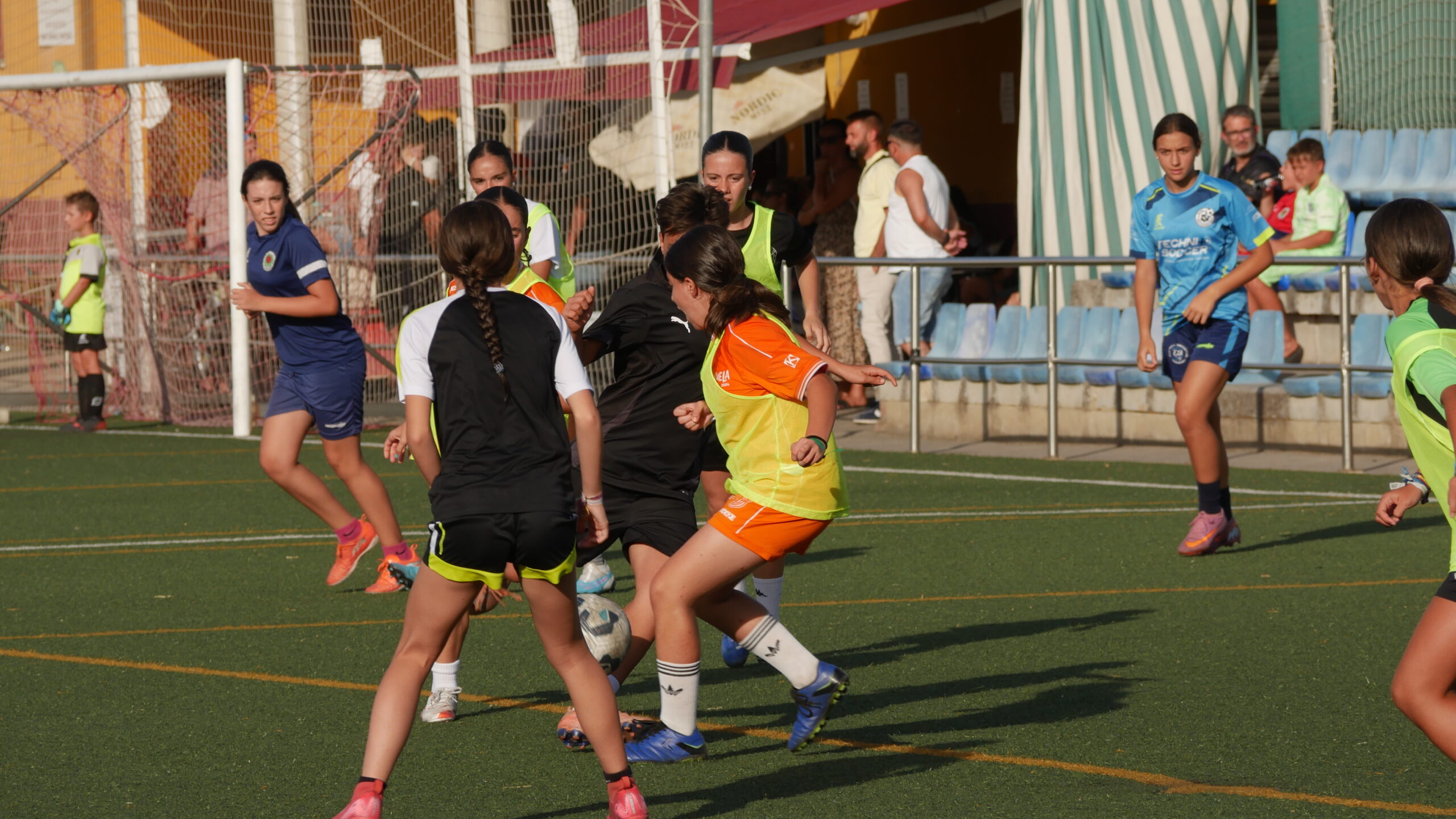 La fortaleza invisible: cómo la autoconfianza impulsa el rendimiento en el fútbol femenino
